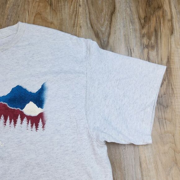 🩵NWT Cream Leavenworth Washington Mountain Scene Short Sleeve Top Large - Picture 4 of 9